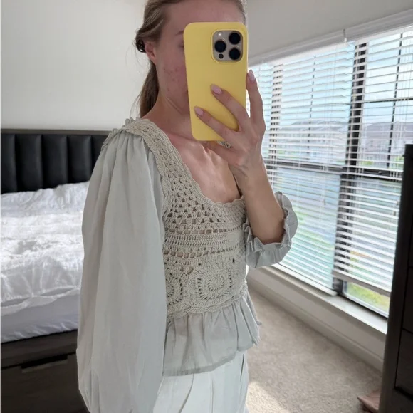 Elegant Gray Crochet Top - Picture 3 of 3